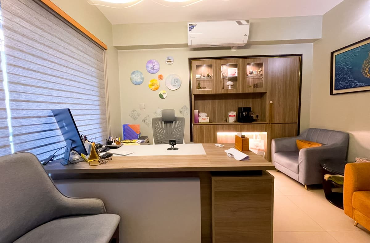 imagehttps://ik.imagekit.io/umaeg3y9q/intro_media/Chairman_sir_Room-min_n72JjYrVD.jpg